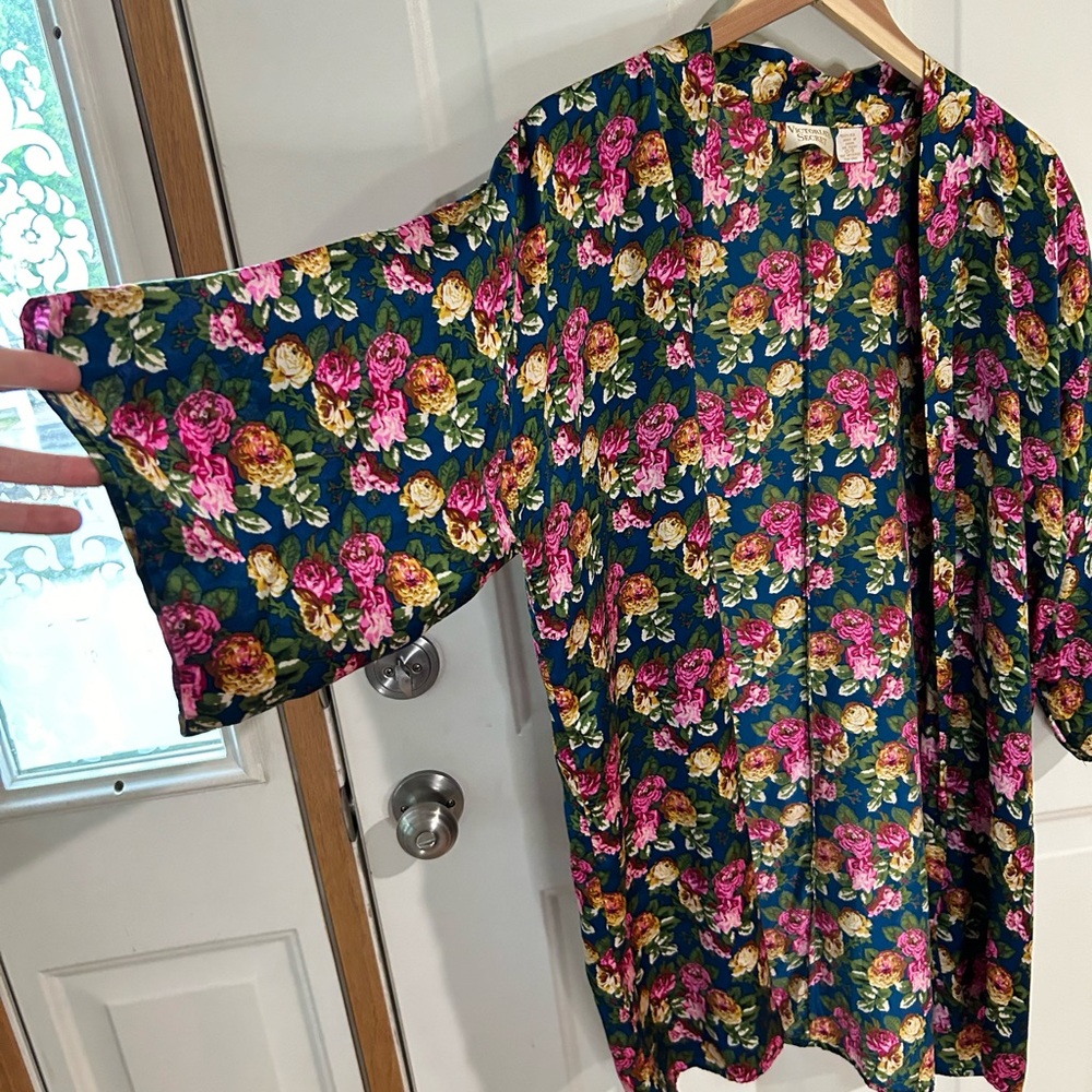 Victoria’s Secret Gold Label Robe Silk Floral No Belt Button Pockets One Size - Picture 4 of 8